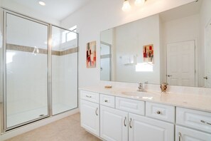 Villa familiar, en la zona del jardín | Baño