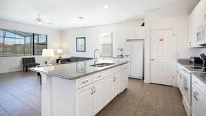 Villa familiar, en la zona del jardín | Cocina privada