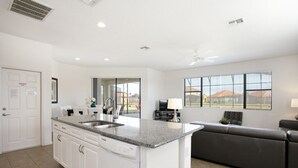 Villa familiar, en la zona del jardín | Cocina privada