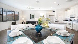 Villa familiar, en la zona del jardín | Cocina privada