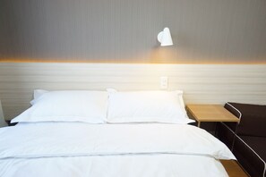 Desk, blackout curtains, soundproofing, iron/ironing board - Hostel 758 Nagoya 1K (Nagoya)