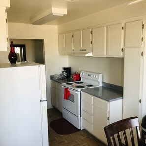 Microwave, dishwasher, coffee/tea maker, cookware/dishes/utensils