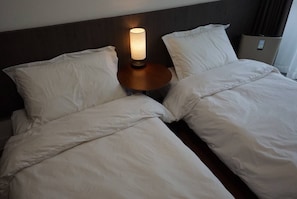 都會雙床房 | 書桌、遮光窗簾/窗簾、免費 Wi-Fi、床單