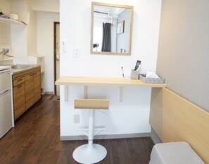 ห้องซิตี้ดับเบิล | บริเวณนั่งเล่น | ทีวีจอแบน, หนังสือ