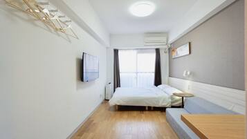 City Double Room | Desk, laptop workspace, blackout drapes, free WiFi