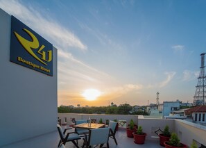 Outdoor dining - R41 Boutique Stays (Jaipur)