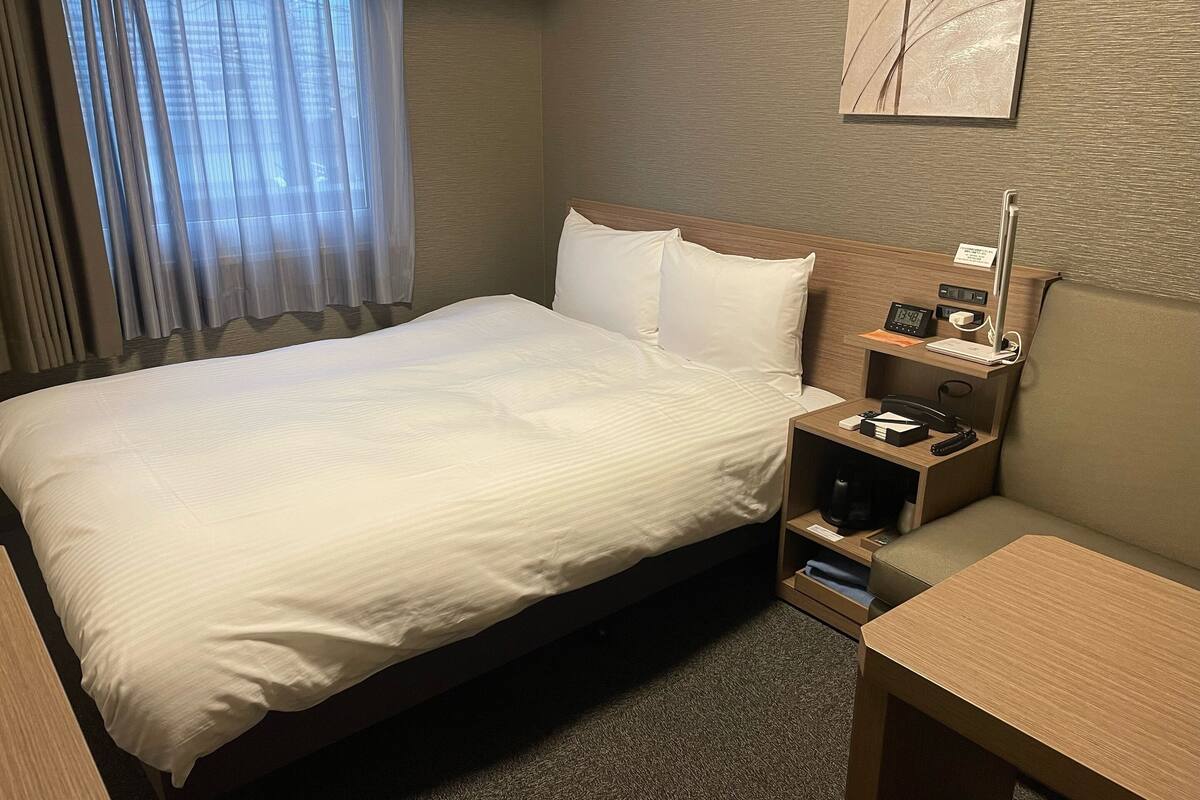 1 bedroom, desk, free wifi, bed sheets