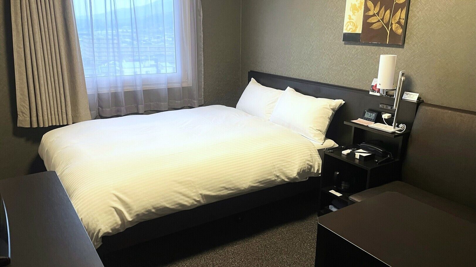 Desk, free WiFi, bed sheets
