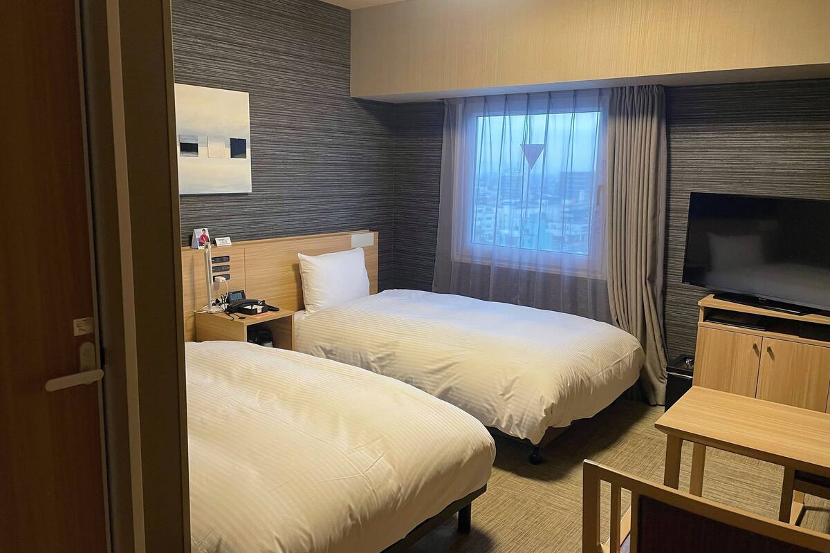 1 bedroom, desk, free wifi, bed sheets