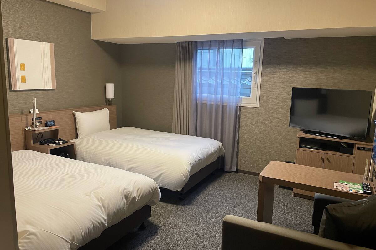 1 bedroom, desk, free wifi, bed sheets