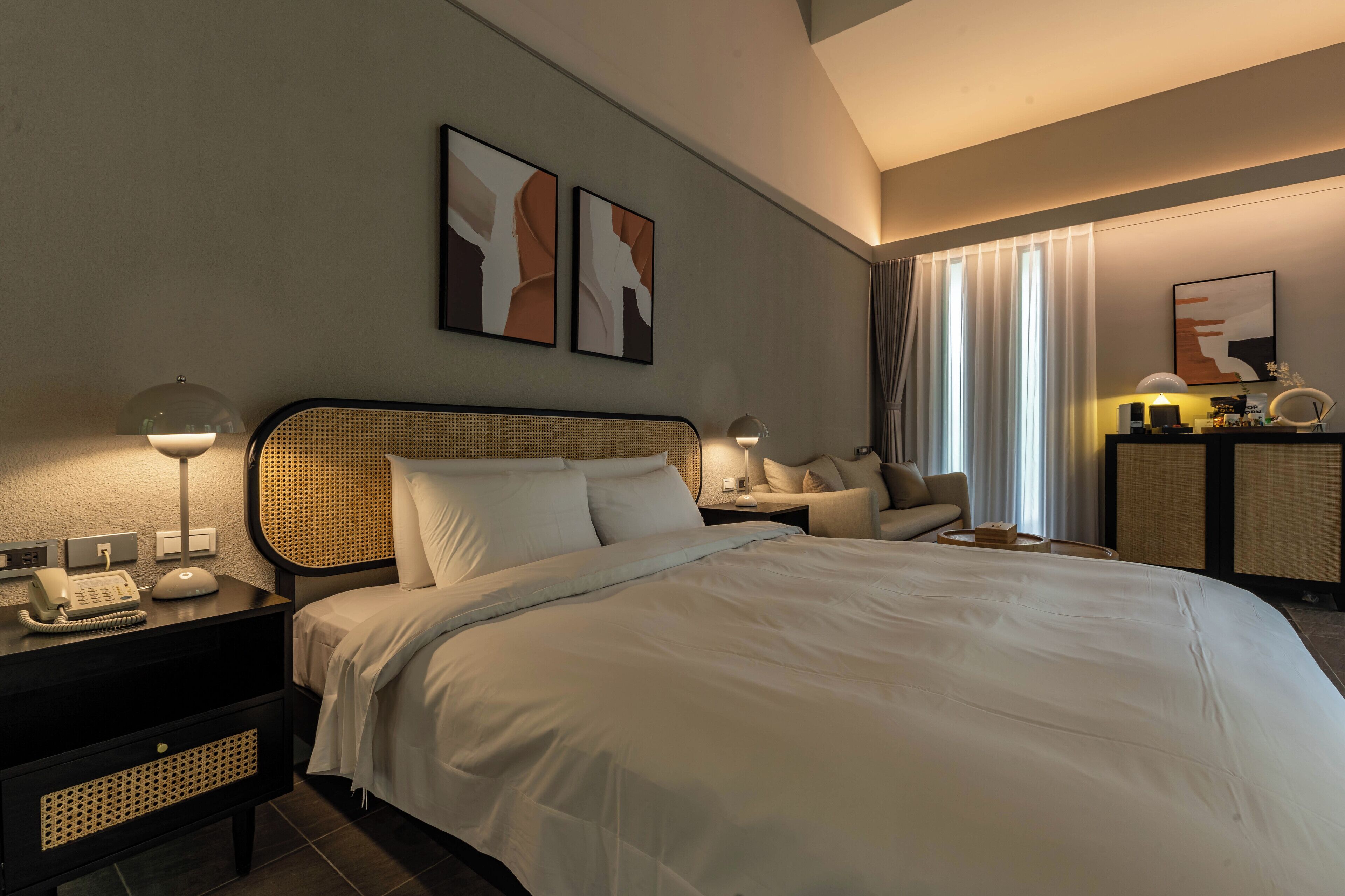 deluxe double room, mountain view | in-room safe, desk, soundproofing, free wifi