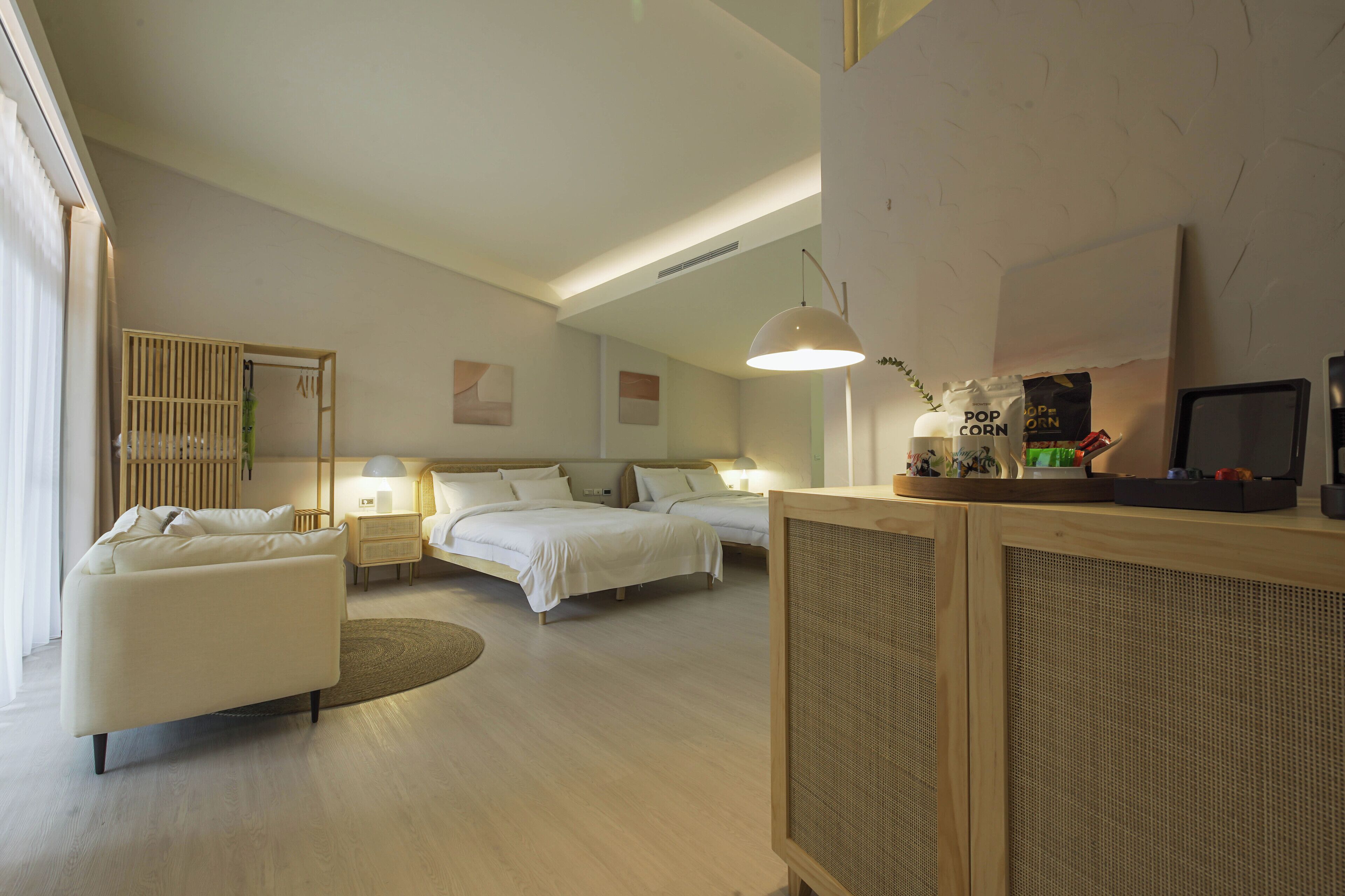 quadruple room | in-room safe, desk, soundproofing, free wifi