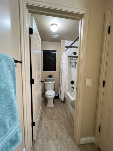 Super cute, family friendly, pool, rec room, near Zion, Bryce, & Shakespeare