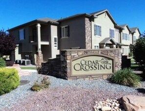 Exterior - Super cute, family friendly, pool, rec room, near Zion, Bryce, & Shakespeare (Cedar City)