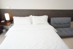 مكتب ومكواة/لوح كي وواي فاي مجانًا