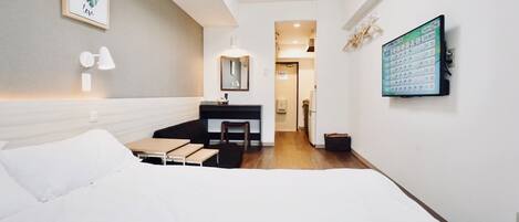 City Double Room | Desk, iron/ironing board, free WiFi