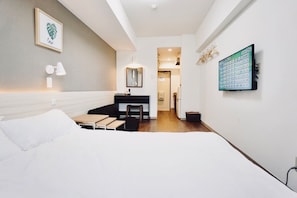 City Double Room | 1 bedroom, desk, iron/ironing board, free WiFi