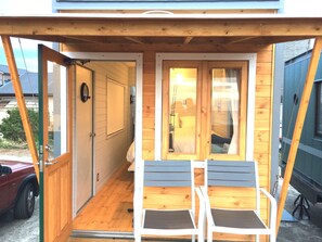 Exterior detail - Cozy trailer house overlooking the ocean. (横須賀市長井)
