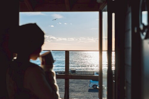 Surplombant la mer 良 い Remorque confortable Remise en semaine, remise à long terme, Wi-Fi disponible パ ソ コ ン Travail sur PC tout en regardant la mer 約 Environ 90 minutes de Tokyo
