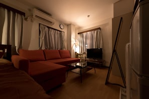 Comfort-Zimmer (202) | Wohnbereich | LCD-Fernseher