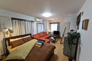 Comfort Room (202) | Individually decorated, individually furnished, laptop workspace - Mini Hotel Shinjuku Front 202 (Tokyo)