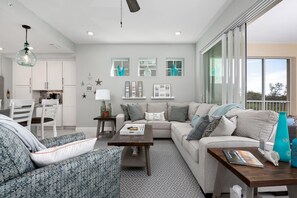 TV - Exclusive Anna Maria Sound Waterfront Retreat with Shared Pool & Sunset Serenity (Bradenton)