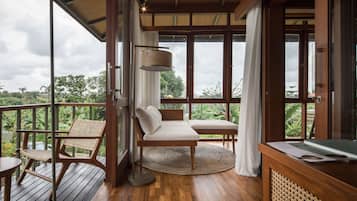 Ficus Benghalensis (Rice Field View Tree House) | Living area | MP3 dock