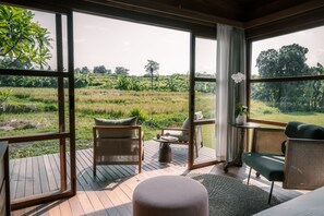 Deluxe Studio (Double Studio with Rice Field View) | Terrace/patio - Grün Canggu Garden (Canggu)