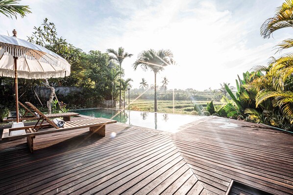 Outdoor pool, sun loungers - Grün Canggu Garden (Canggu)