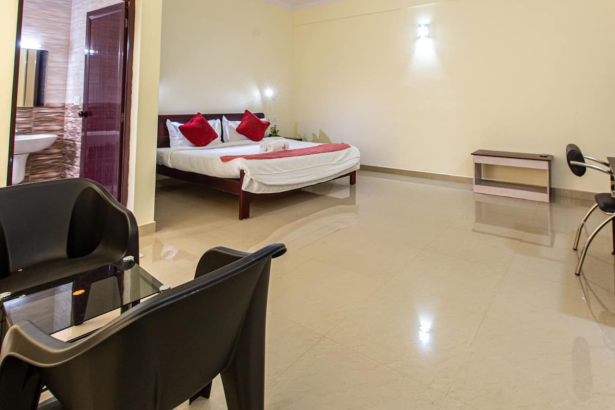 Superior Room | Individually decorated, individually furnished, desk, soundproofing