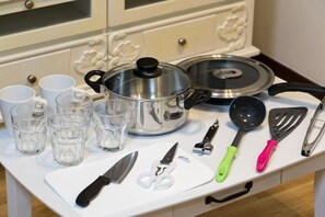 Deluxe-Zimmer (201) | Eigene Küche | Kühlschrank, Mikrowelle, Wasserkocher