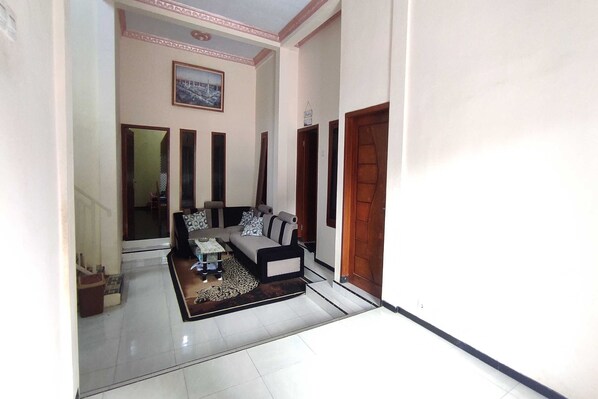 Televisi 24-inci dengan saluran TV kabel