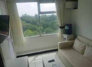 32-inch TV with cable channels