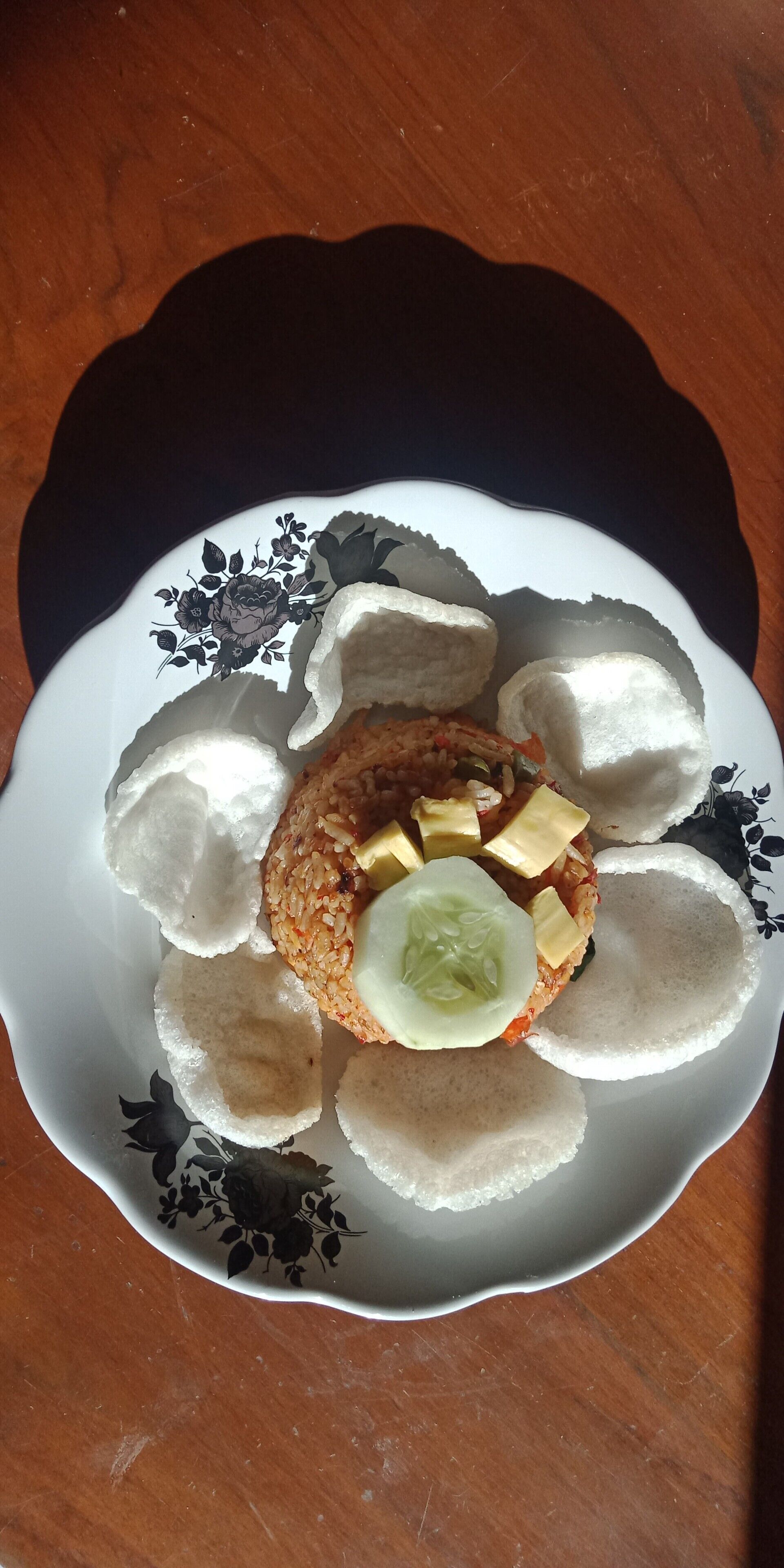A plate with a central food item surrounded by several round, white objects.