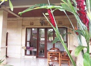 Outdoor dining - Matahari House Ubud (Ubud)