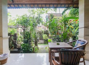 Outdoor dining - Matahari House Ubud (Ubud)