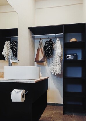 Condo | Bathroom | Shower, towels - Florence Sayulita (Sayulita)