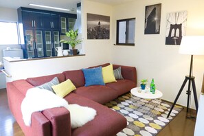 Ferienhaus (Private Vacation) | Wohnzimmer | Flachbildfernseher, DVD-Player