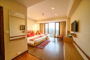 Desk, blackout curtains, rollaway beds, free WiFi - Sinclairs Gangtok (Gangtok)