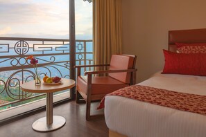 Habitación Premier con 1 cama matrimonial o 2 individuales | Escritorio, cortinas blackout, camas extra y wifi gratis 