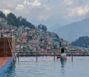 Outdoor pool - Sinclairs Gangtok (Gangtok)