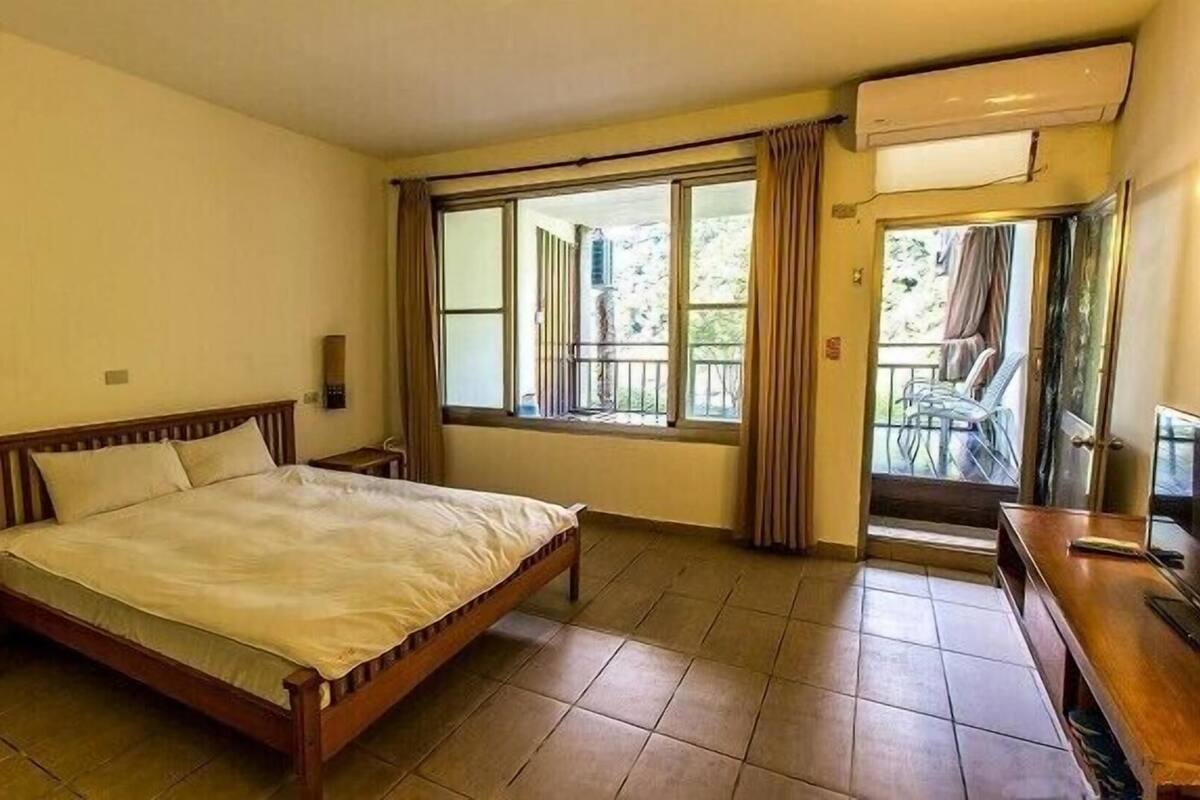 Couette en duvet d'oie, rideaux occultants, Wi-Fi gratuit, draps fournis