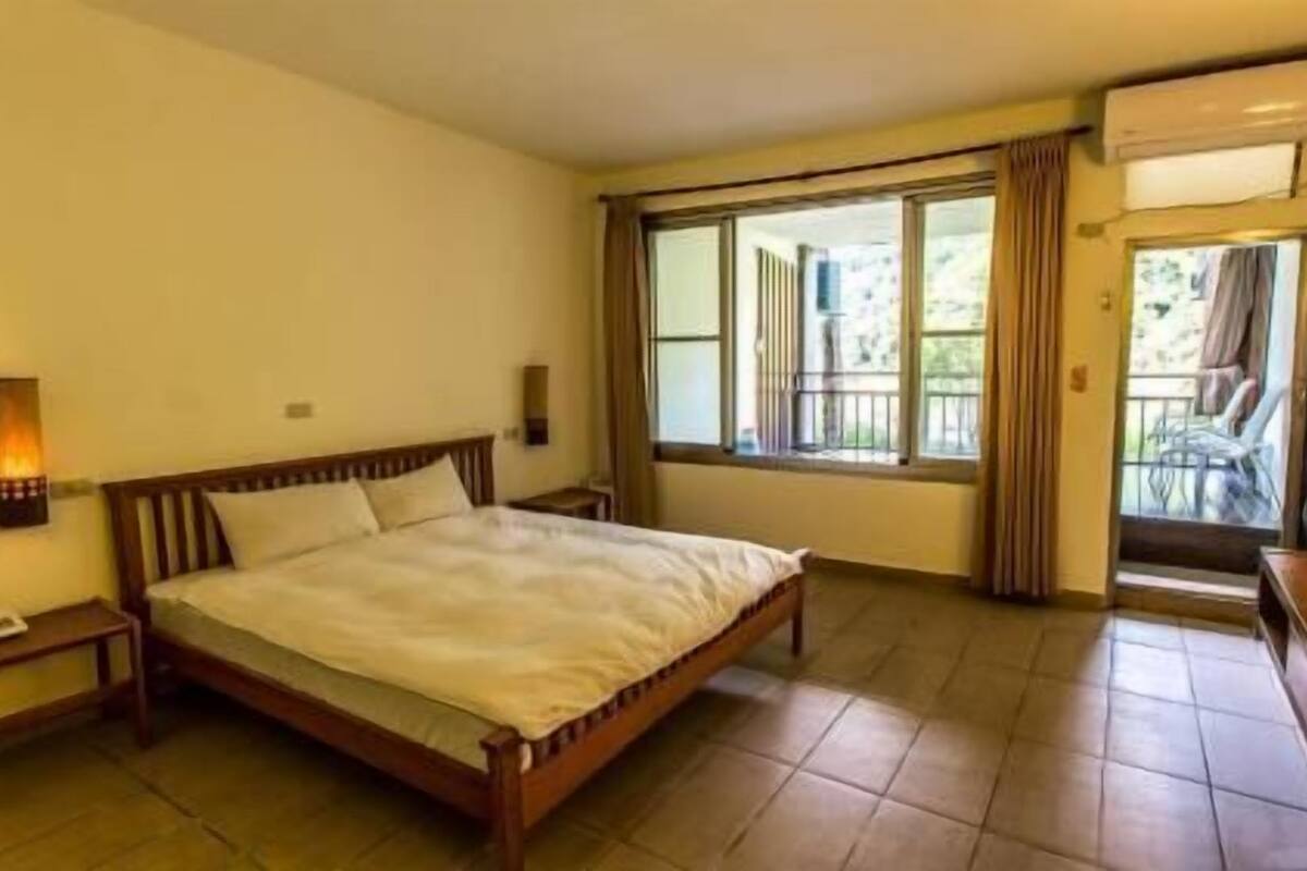 Couette en duvet d'oie, rideaux occultants, Wi-Fi gratuit, draps fournis