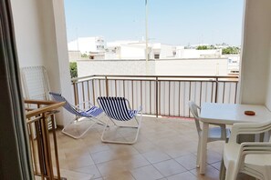 Outdoor dining - Apt Sunny | a stone's throw from the beach (Porto Cesareo)
