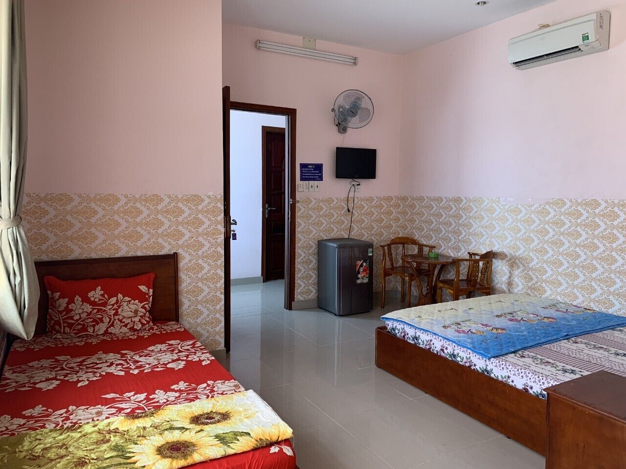 Double Room, 2 Double Beds | Iron/ironing board, free WiFi