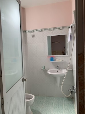 Shower, free toiletries, hair dryer, towels