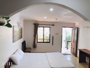 Standard Double Room, Garden View | Bathroom | Shower, free toiletries, slippers