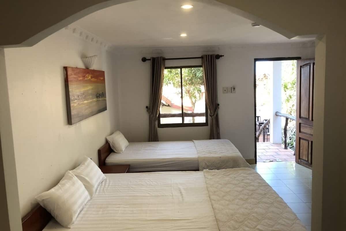 Standard Triple Room | Minibar, blackout curtains, free WiFi