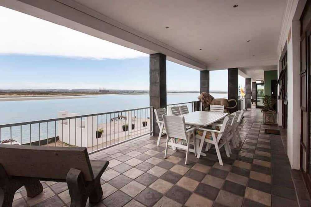 Isla Riverside Lodge