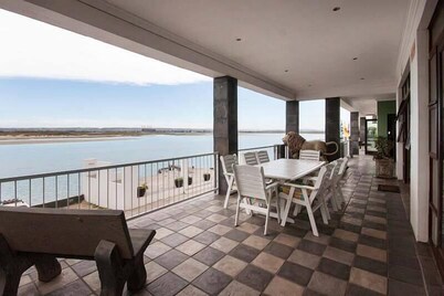 Isla Riverside Lodge